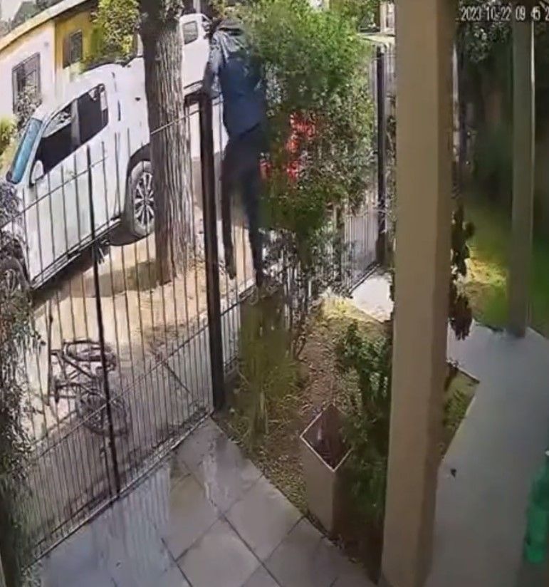 Ladrón intenta escapar y vecino lo detiene