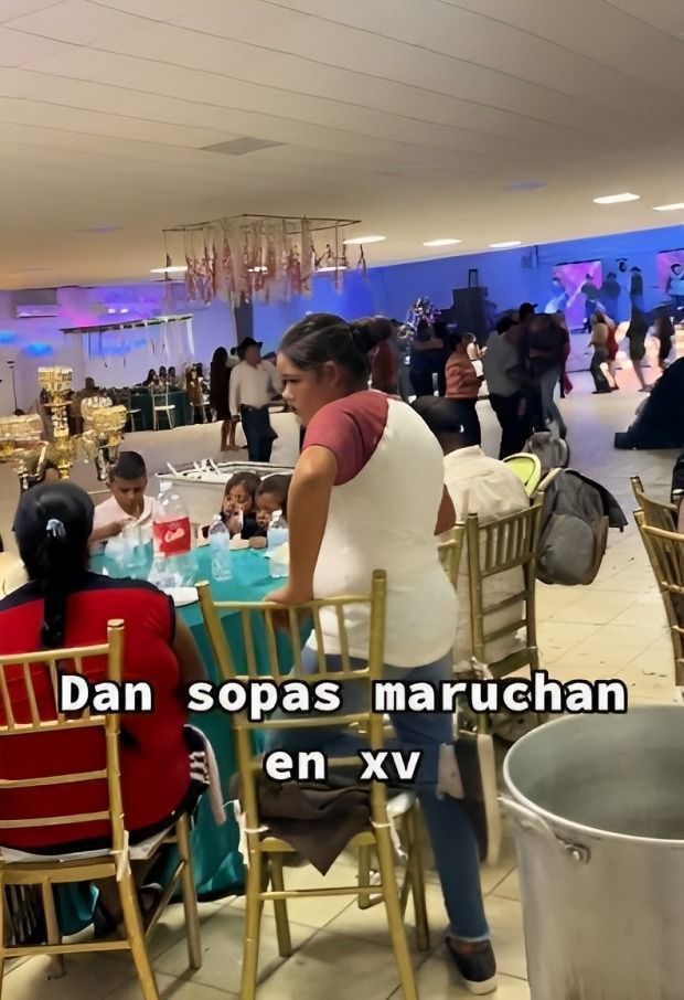 Quinceañera ada maruchan en fiesta de XV