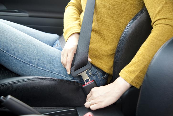 Hay autos que no cuentan con los cinturones de seguridad