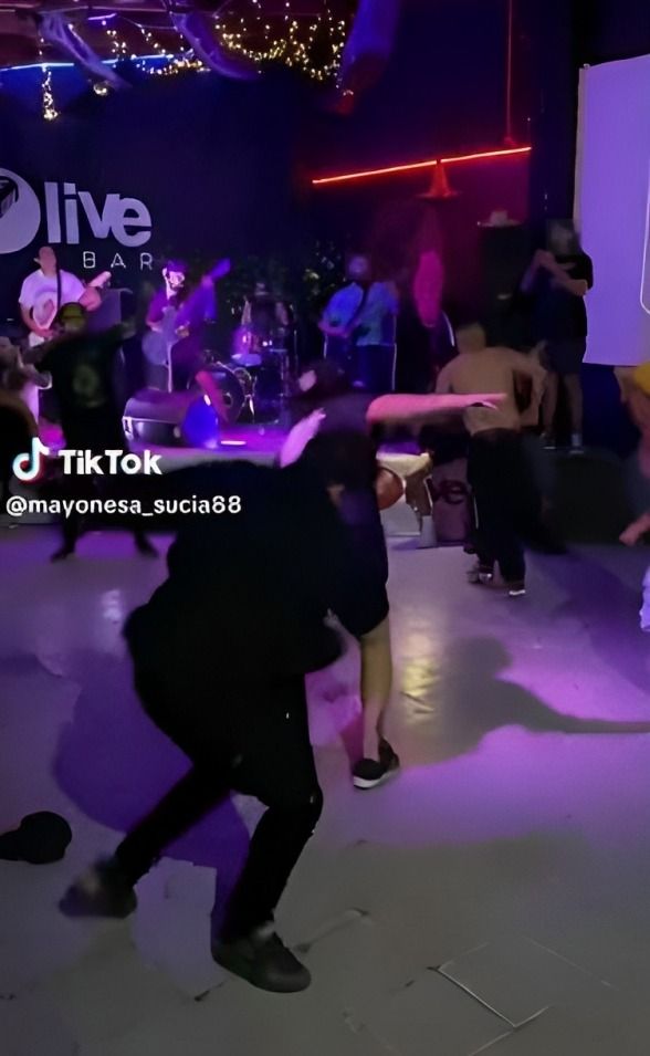 Esa noche se encntraba una banda de hardcore