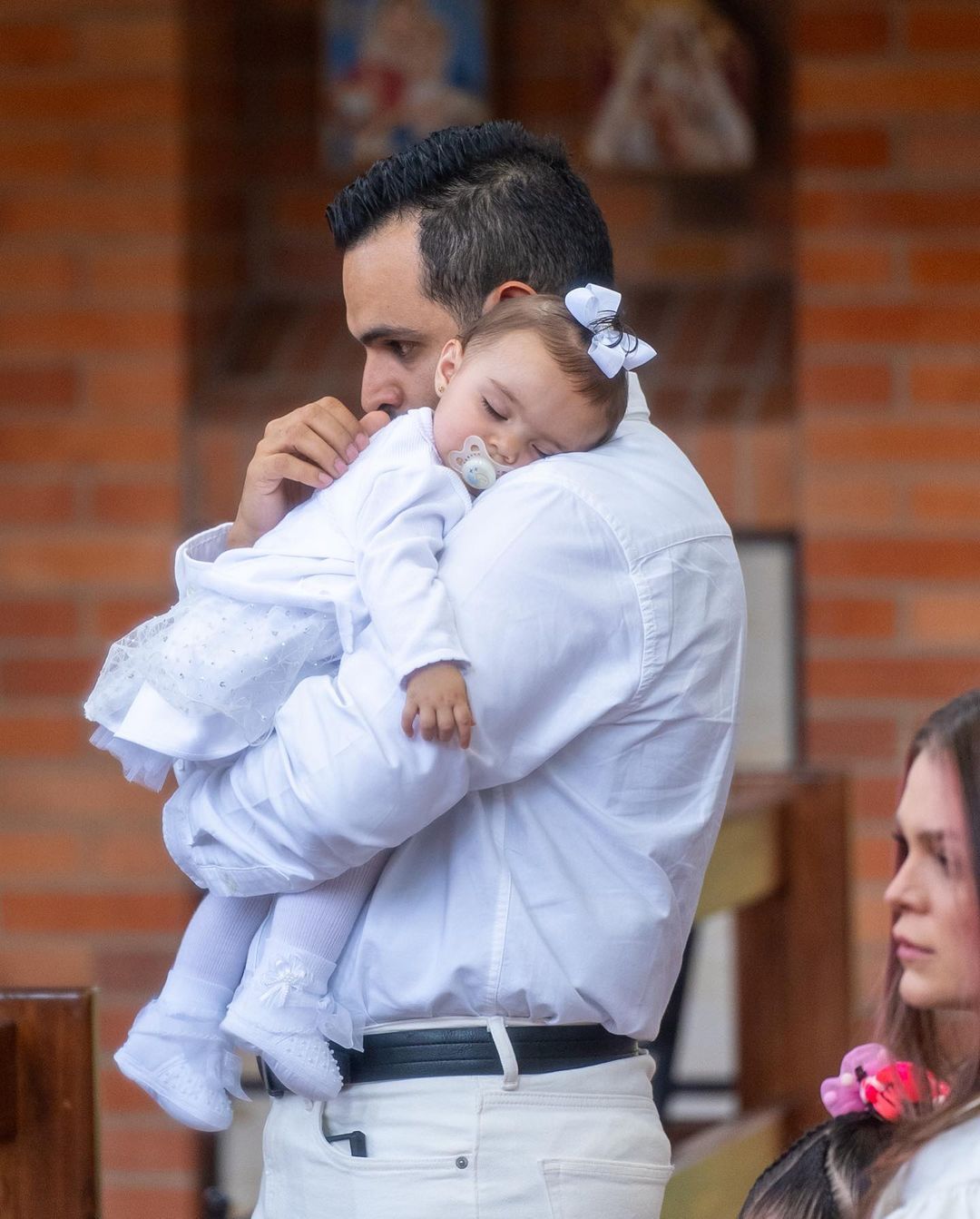 ¿Qué vestido usó Karol G para el bautizo de su sobrina?