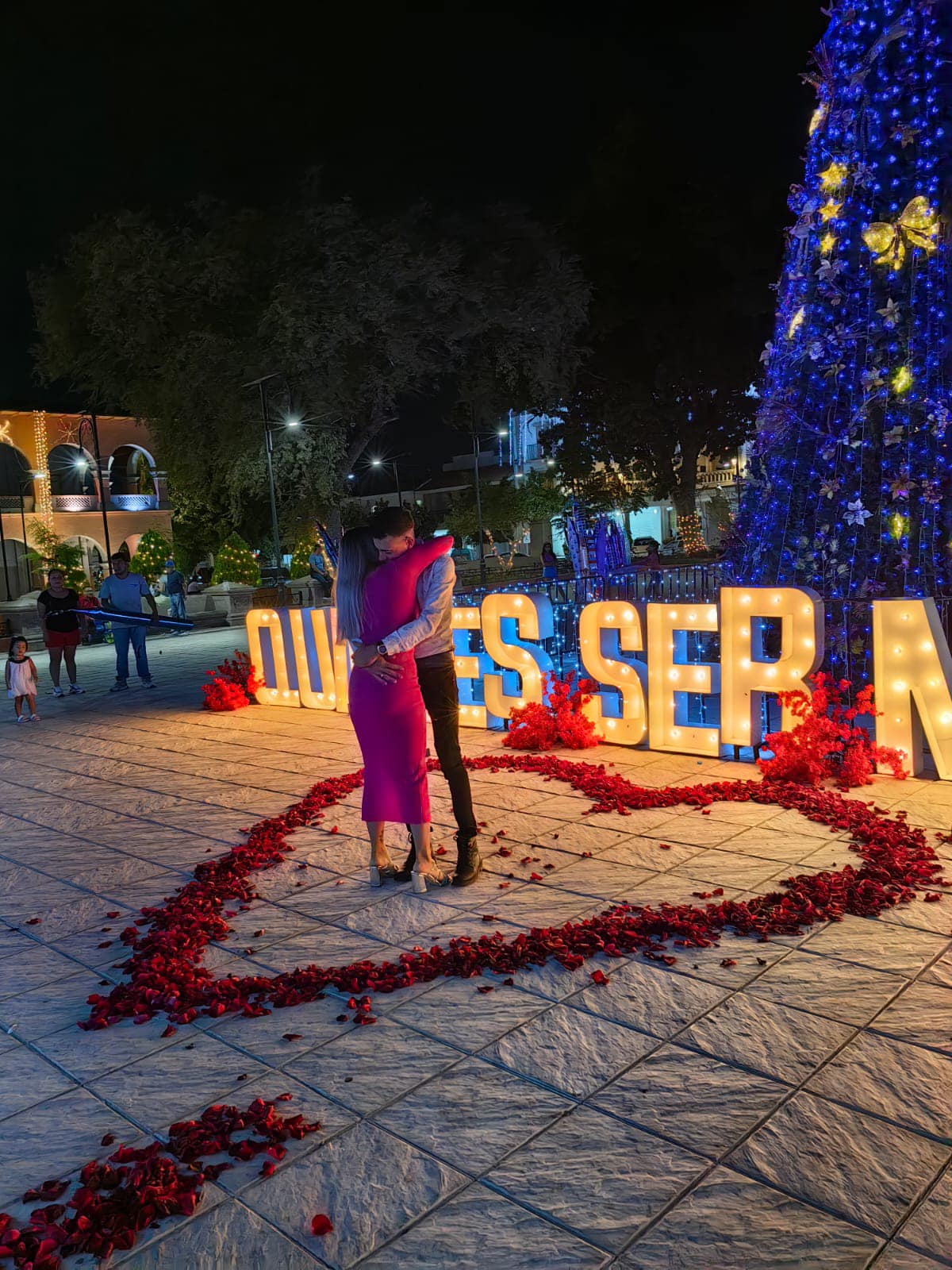 Mujer pide matrimonio a su novio