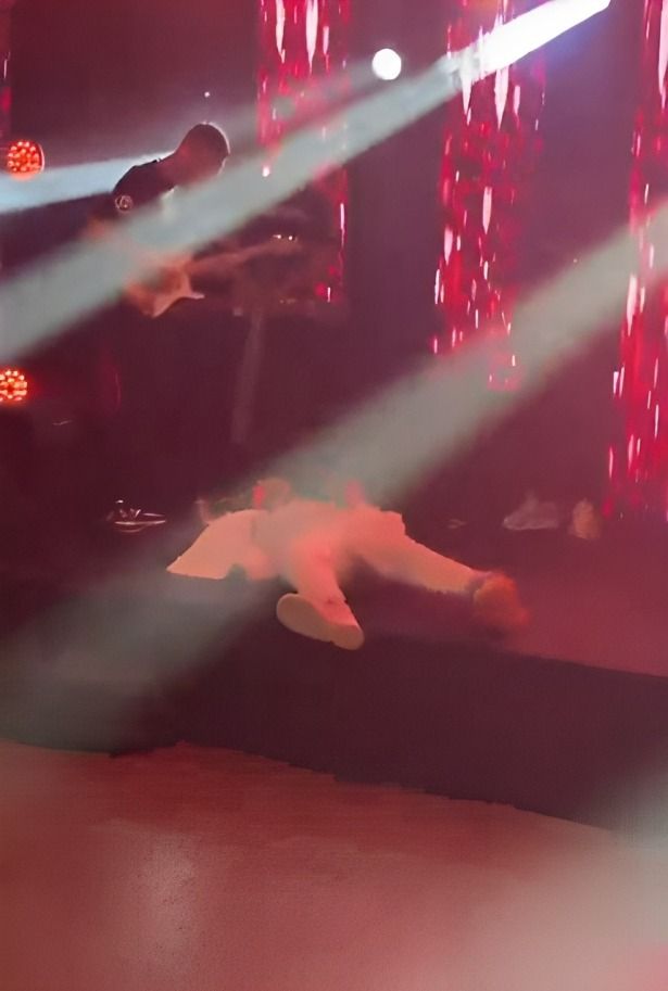 Pedro Henrique se desploma en medio del show