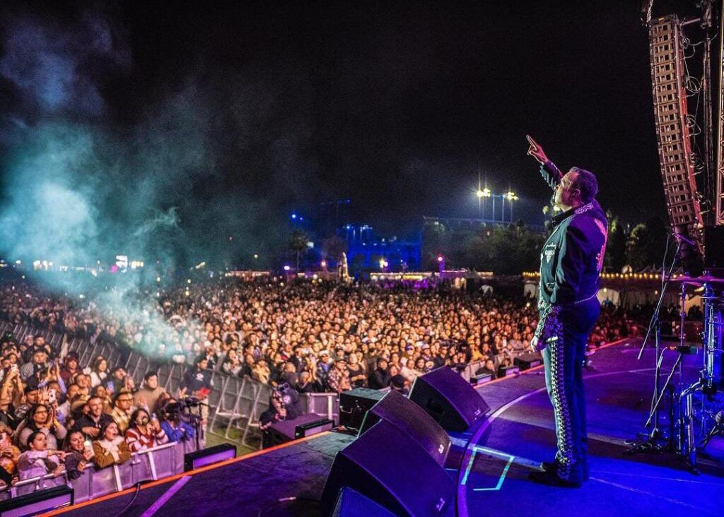 Pepe Aguilar realiza directo en estado de ebriedad 