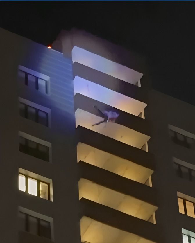  Santa Claus cae de edificio