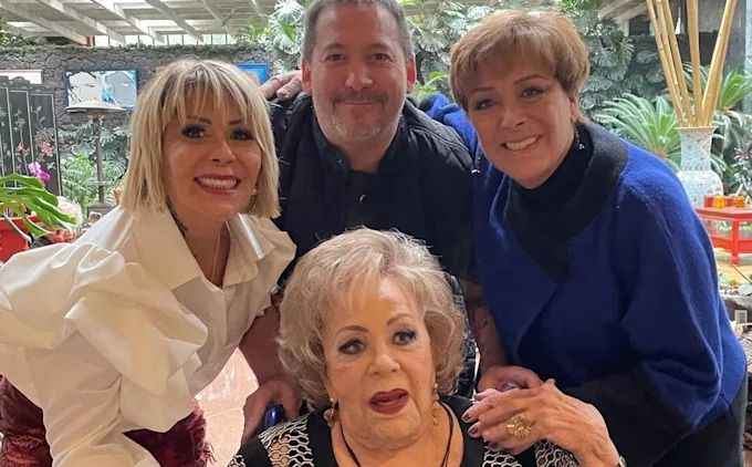 Silvia Pinal es dada de alta