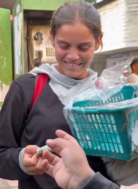 TikToker compra todos los panes a Anahí