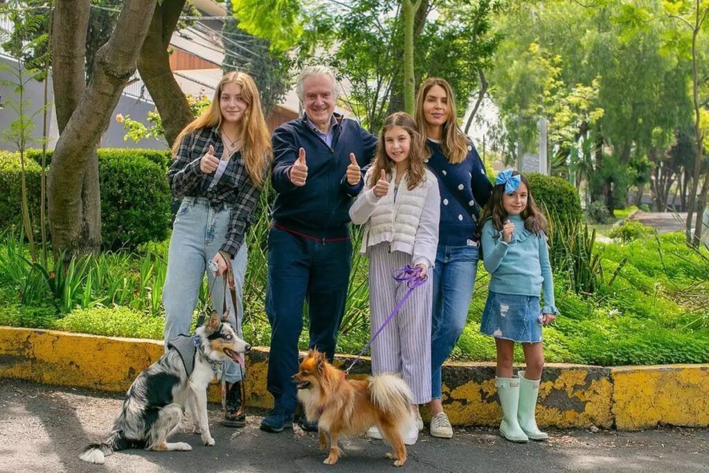 Constanza Creel suele aparecer junto a su padre
