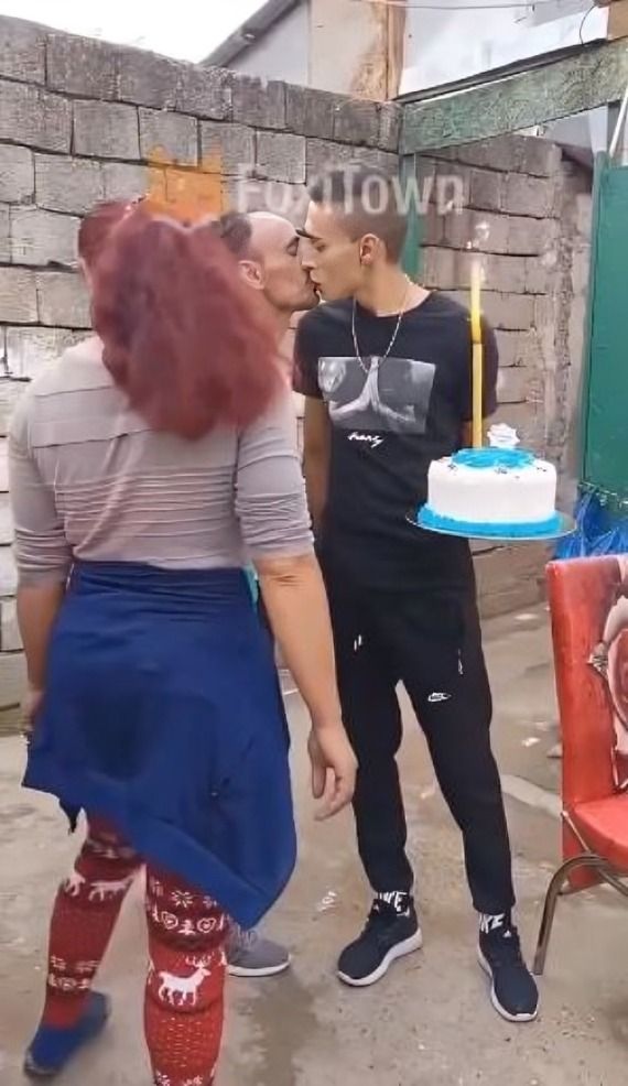 fiesta de cumpleaños de jjoven impresiona a unternautas