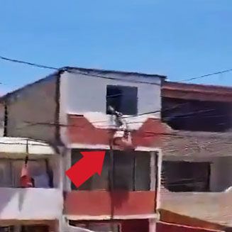 Hombre cae de la ventana