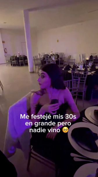 Joven hace fiesta por sus 30 años 