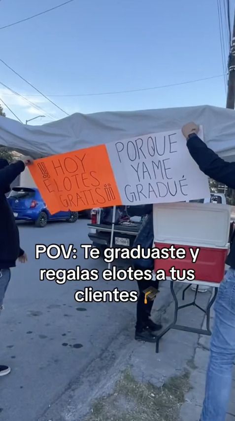 Joven se gradúa como ingeniero 