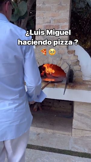 Michelle Salas muestra a Luis Miguel cocinando