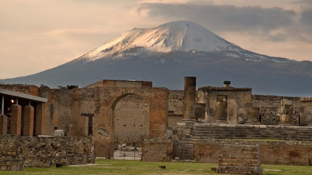 Mujer asegura que piedras de Pompeya están malditas