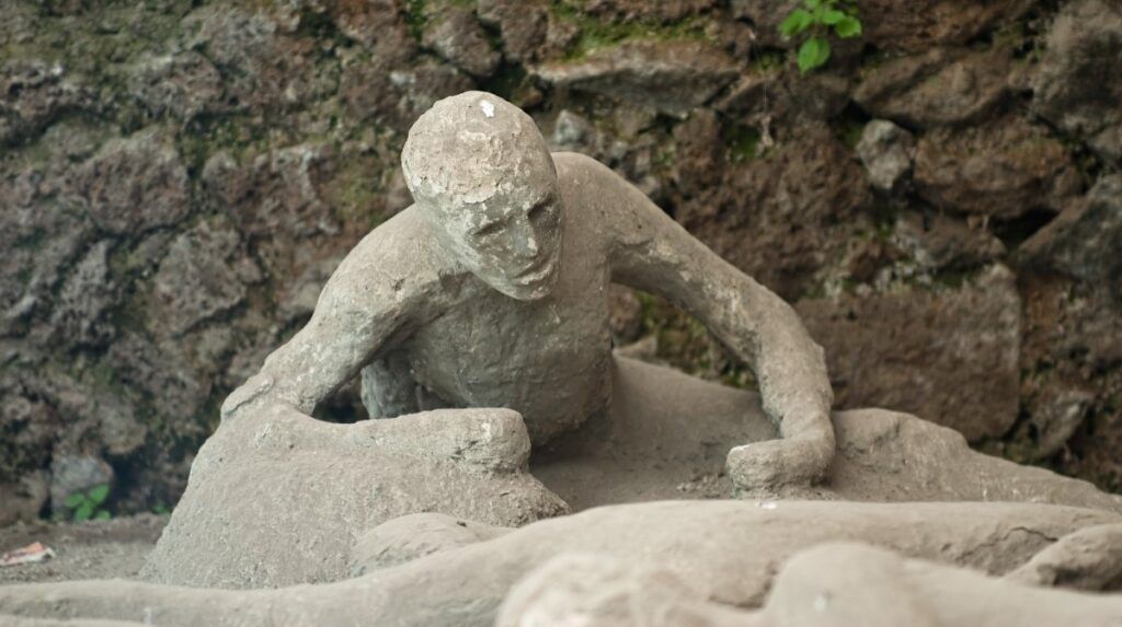 Mujer regresa piedras de Pompeya por maldición