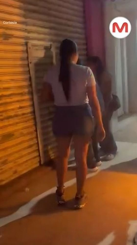 Padres olvidan a hijo en negocio