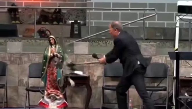 Pastor rompe imagen de la Virgen de Guadalupe en misa