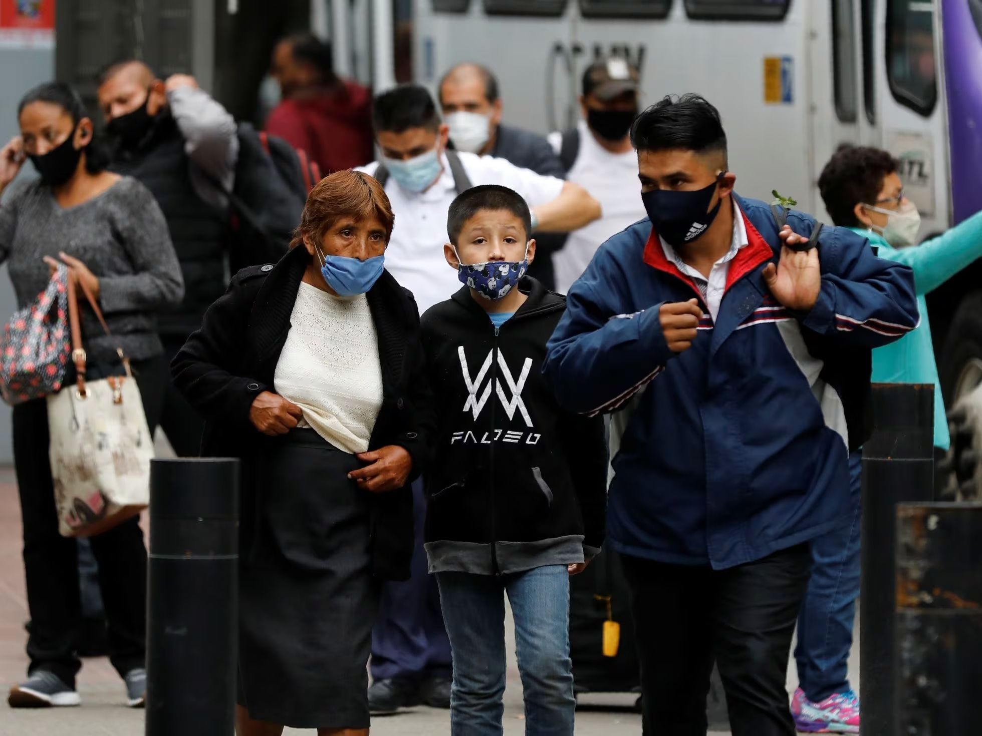 Pirola afectaría más a pulmones que otras variantes de COVID