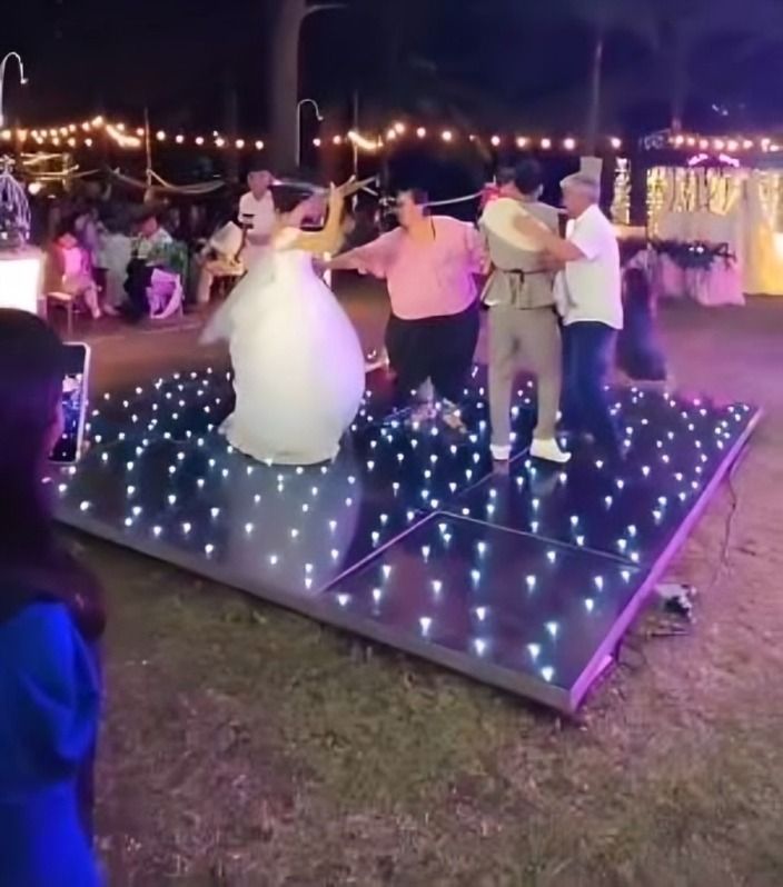 Suegra interrumpe baile de novios en plena boda