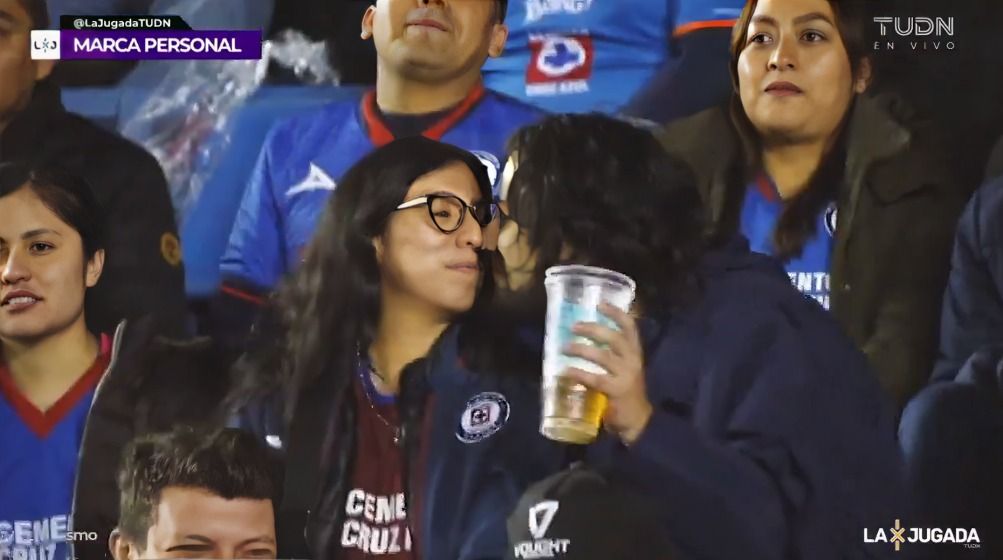 Aficionado se mostraba cariñoso con su pareja