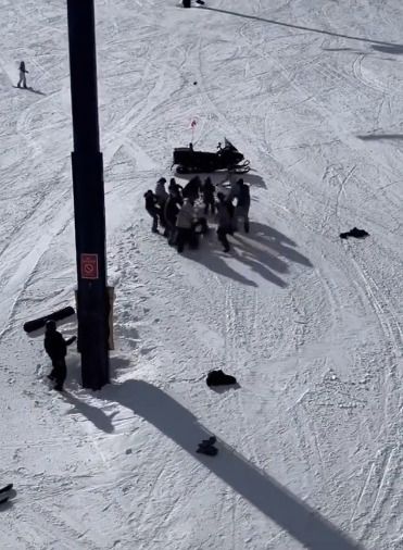 Captan momento en que adolescente cae de teleférico