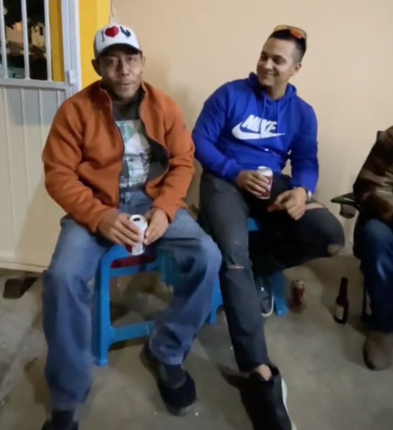 Hombre sorprende al cantar como Valentín Elizalde