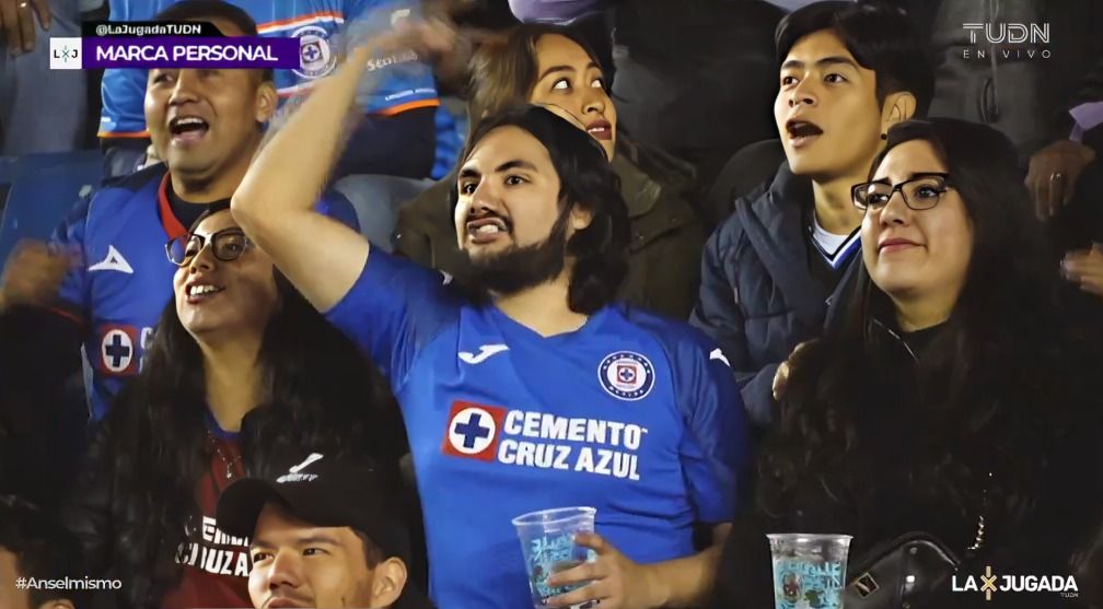 Joven disfrutaba partido de Cruz Azul contra Tigres