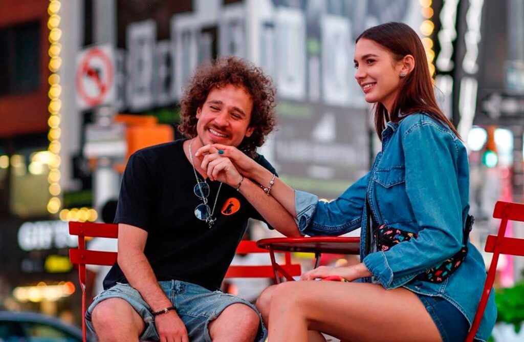luisito comunica exige dejar aAry fuera de la infidelidad