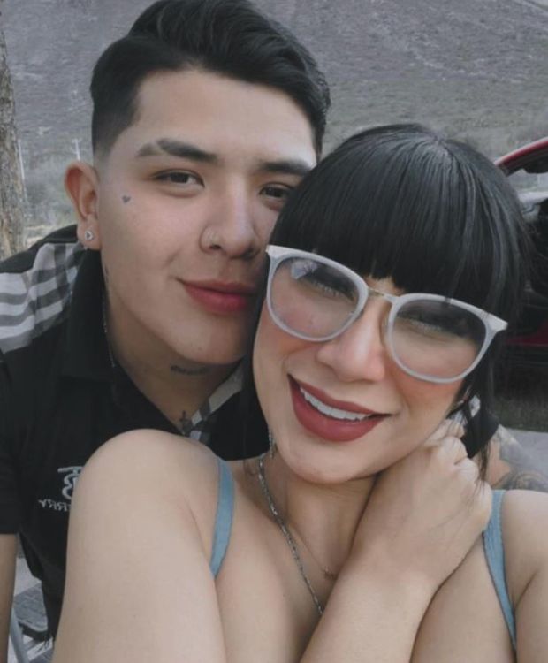 Mia Marín y su novio