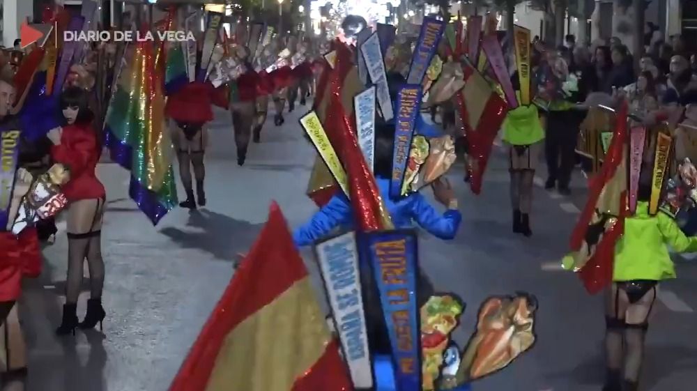 Niños desfilan en lencería y critican al evento