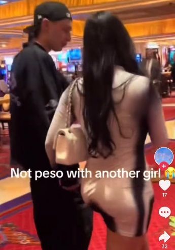 Peso Pluma pasea con otra mujer en Las Vegas