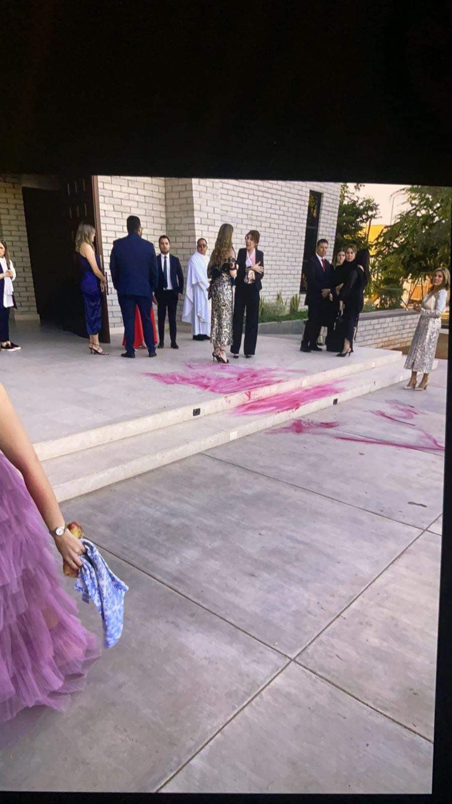¿Qué pasó con la novia tras quedar manchada de pintura?
