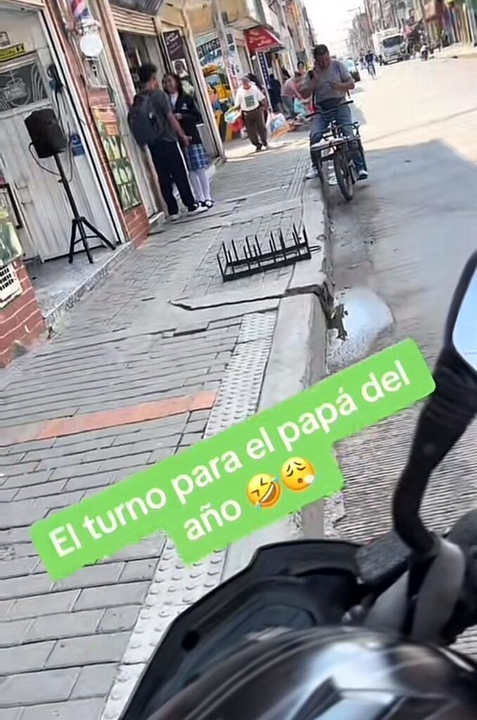 Vídeo de papá viendo a hija besar a su novio 