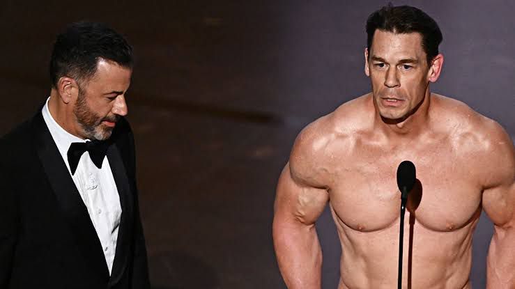 John Cena entrega premio desnudo