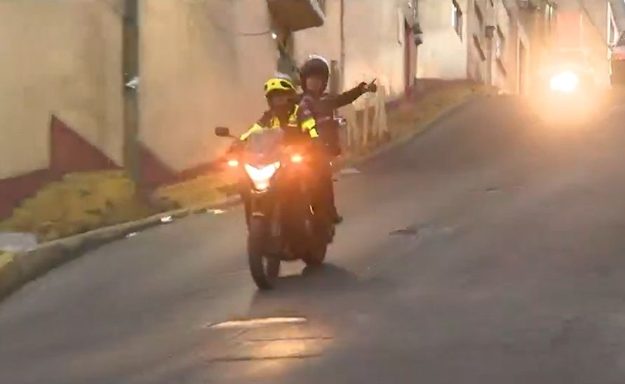 Kariana Colmenero cae en motocicleta