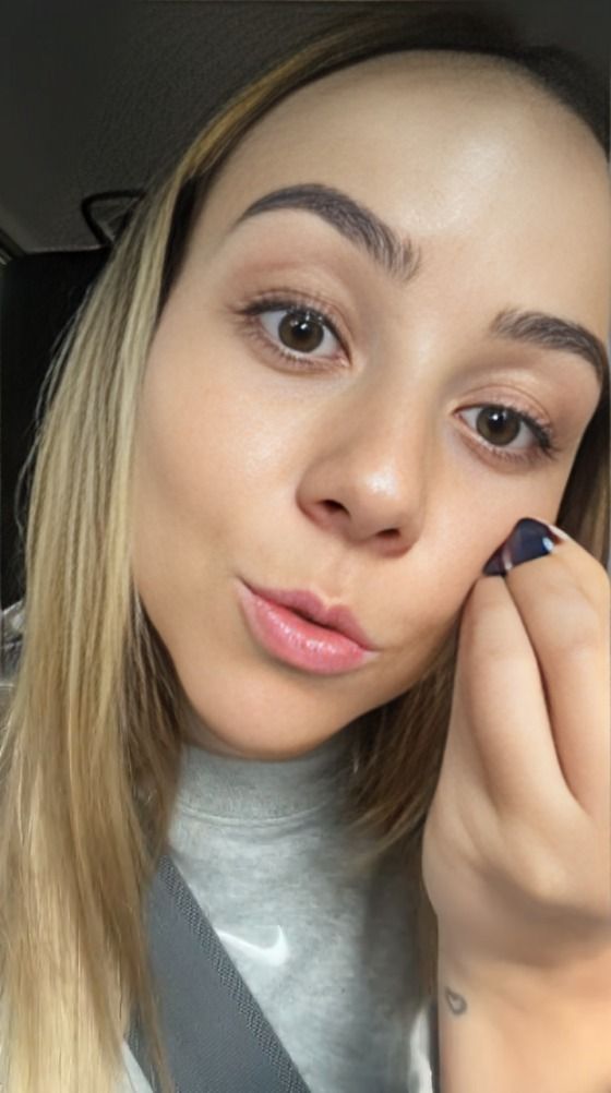 mujer descubre tenía un gusando poniendo huevos en su ojo