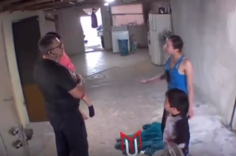 Padres discuten frente a sus hijos