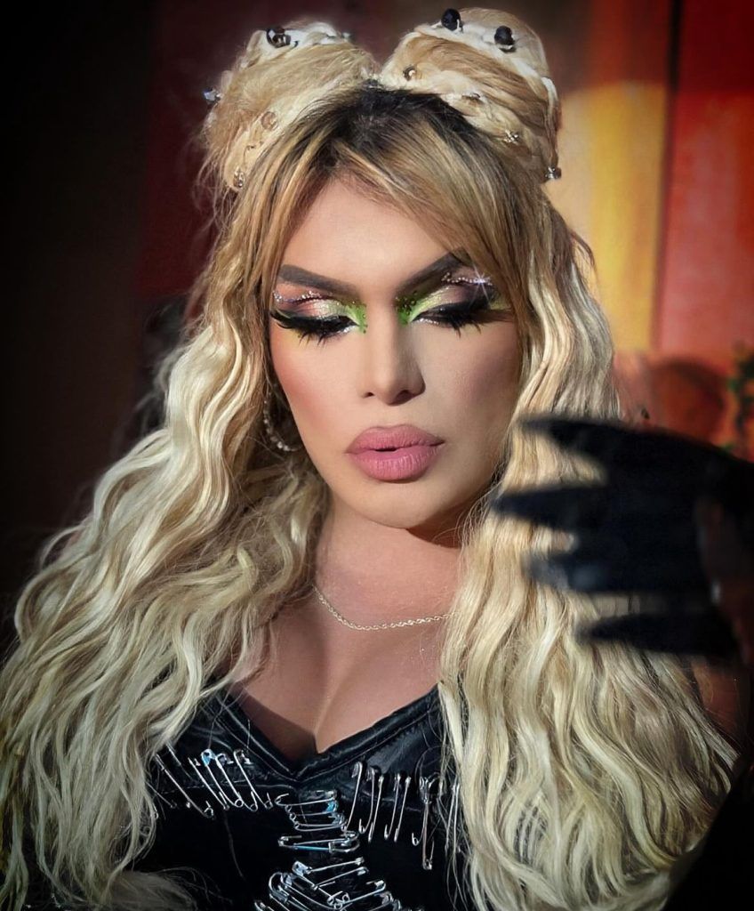 Wendy Guevara regala casa a hermana 