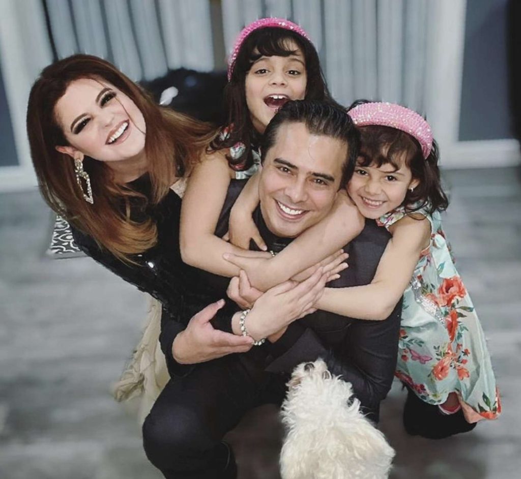 Allisson Lozz con su familia
