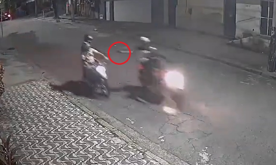 Ladrones asaltan a pareja en motocicleta