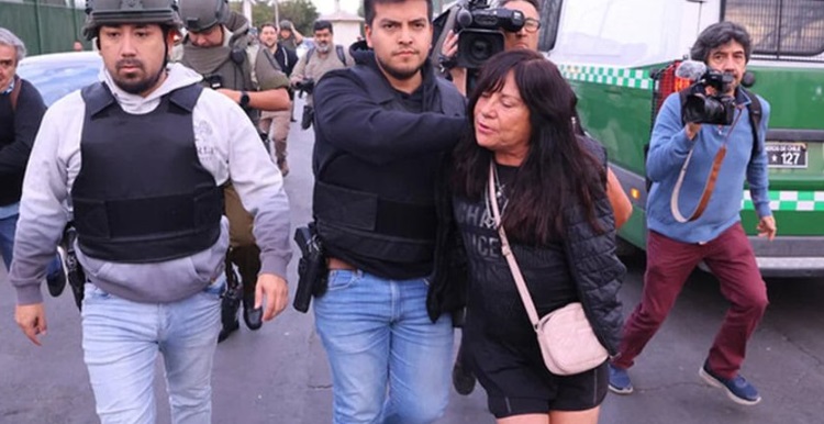 Detienen a mujer por herir a tres personas con arma