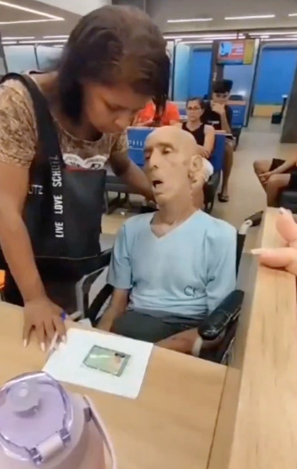 Mujer lleva cadáver de su tío al banco para préstamo