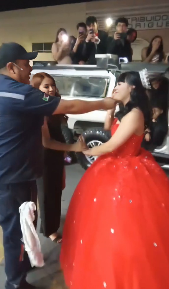 usuarios apaluden gesto de la quinceañera