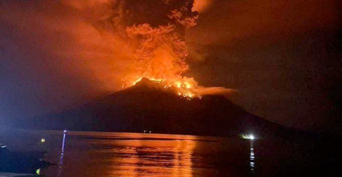 volcán Ruang difunden fotos de la erupción