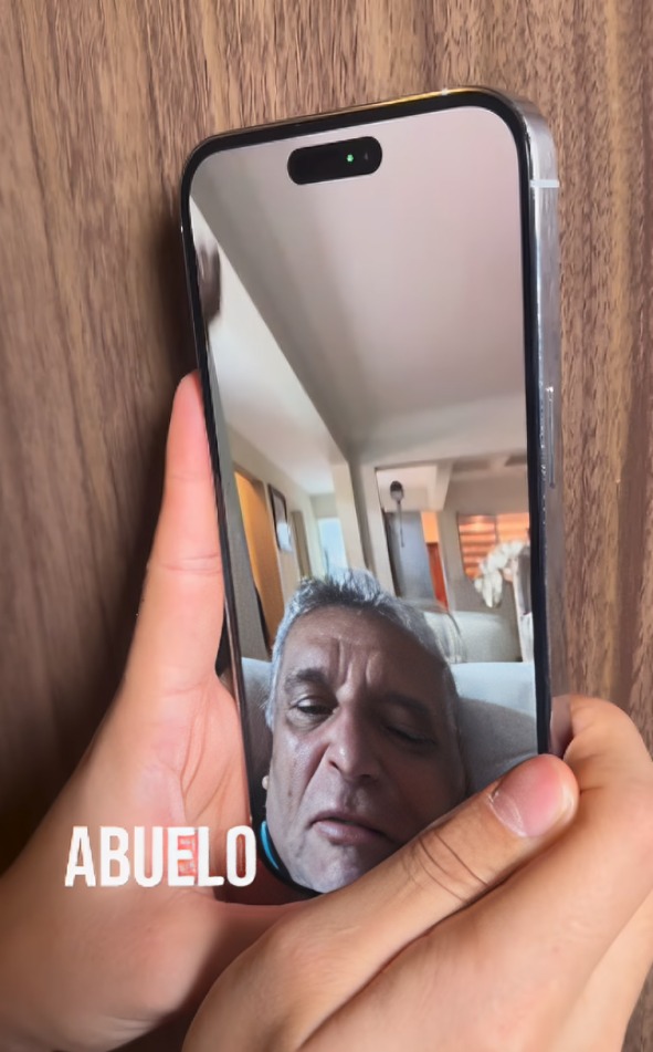 abuelo llama cachonda a Tammy Parra