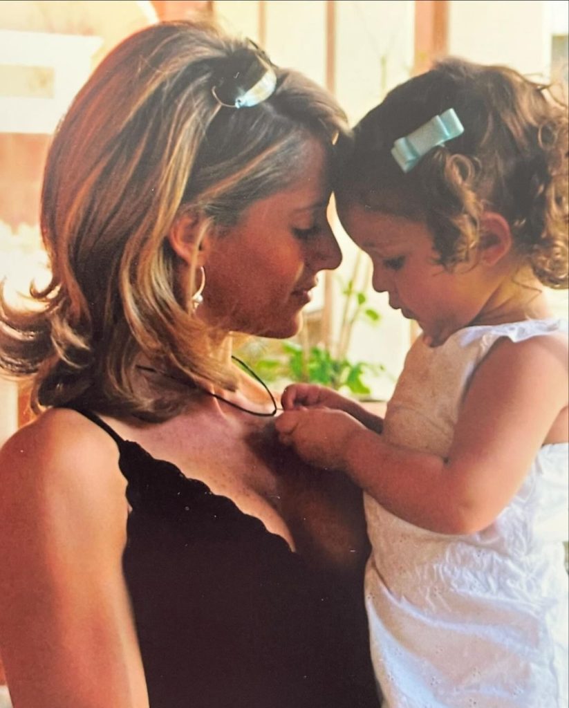 Inés Sainz y su hija 