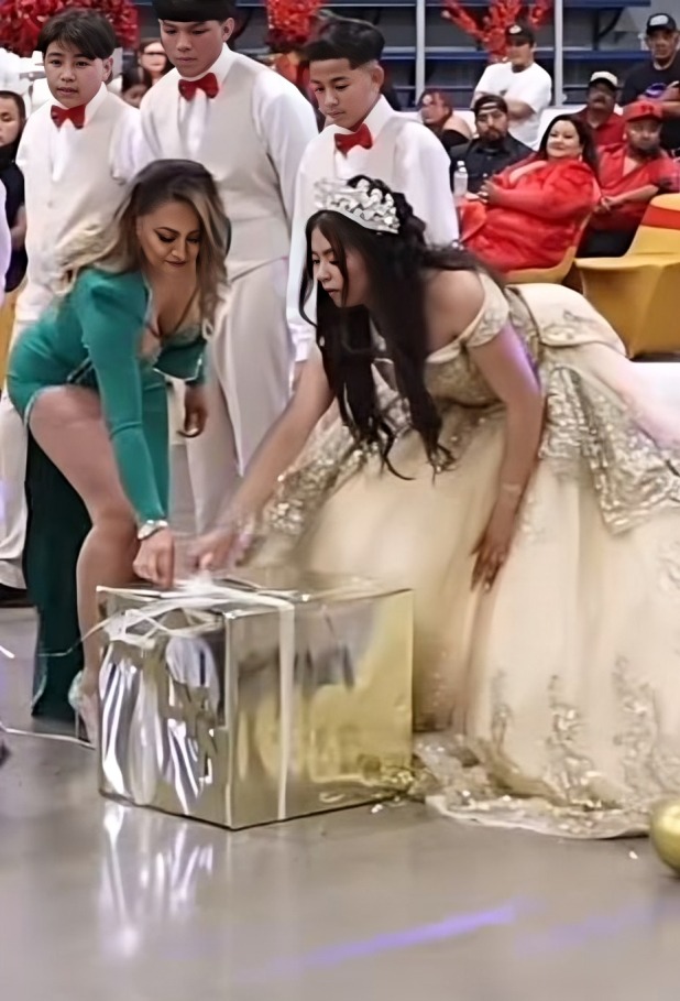 Mamá opacando a la quinceañera