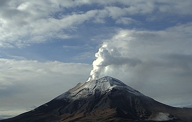 Mhoni Vidente asegura que habrá erupción del Popocatépetl 