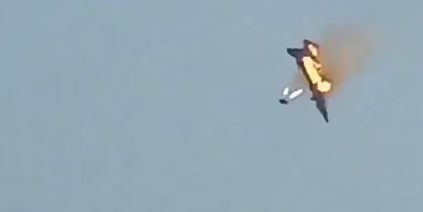 Piloto hace maniobra de Top Gun y fallece