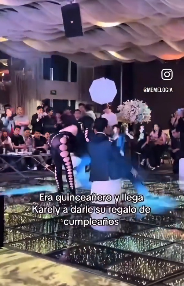 Quinceañero recibe baile sorpresa de Karely Ruiz